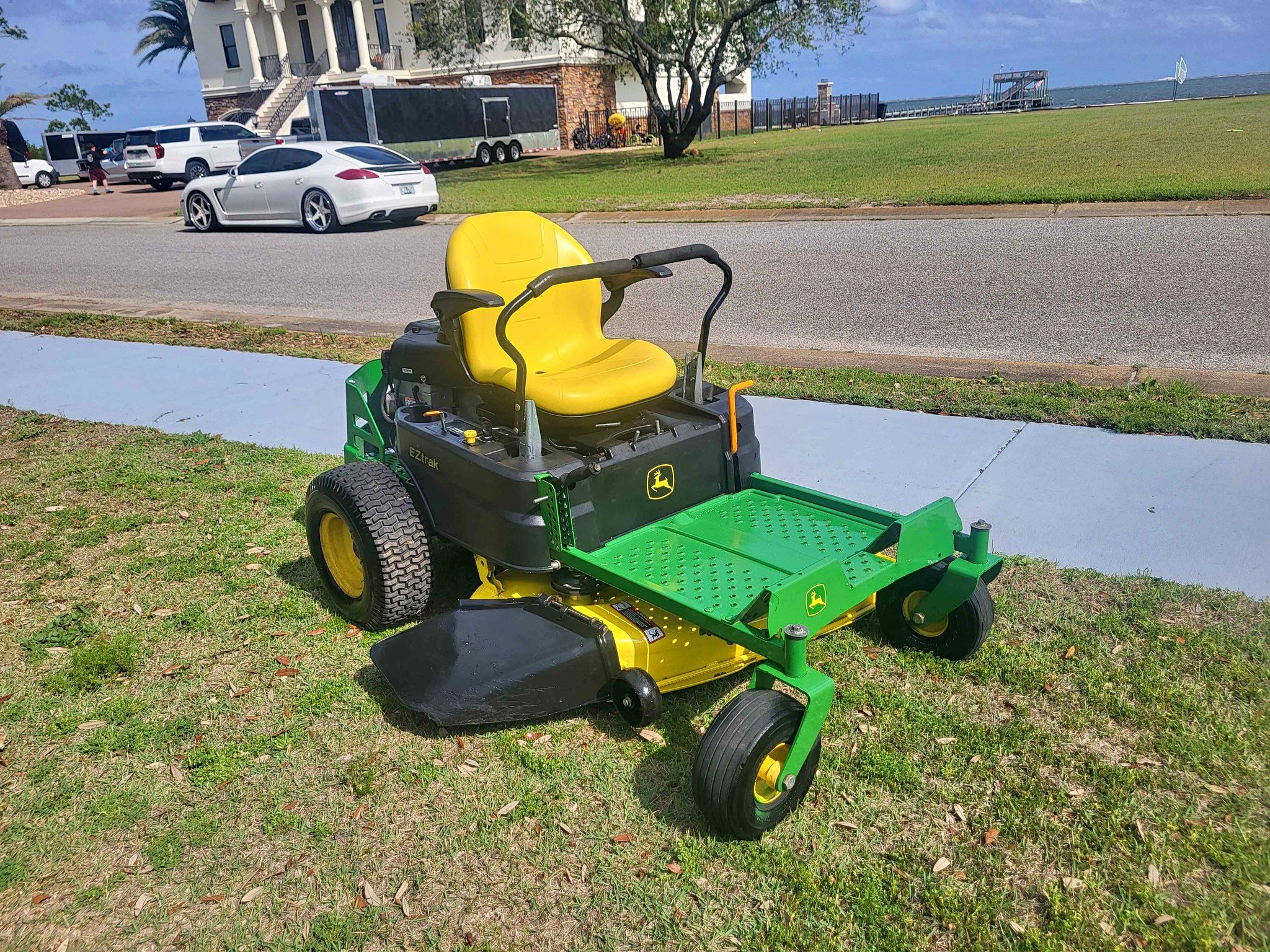 John Deere Z235 Zero Turn 42
