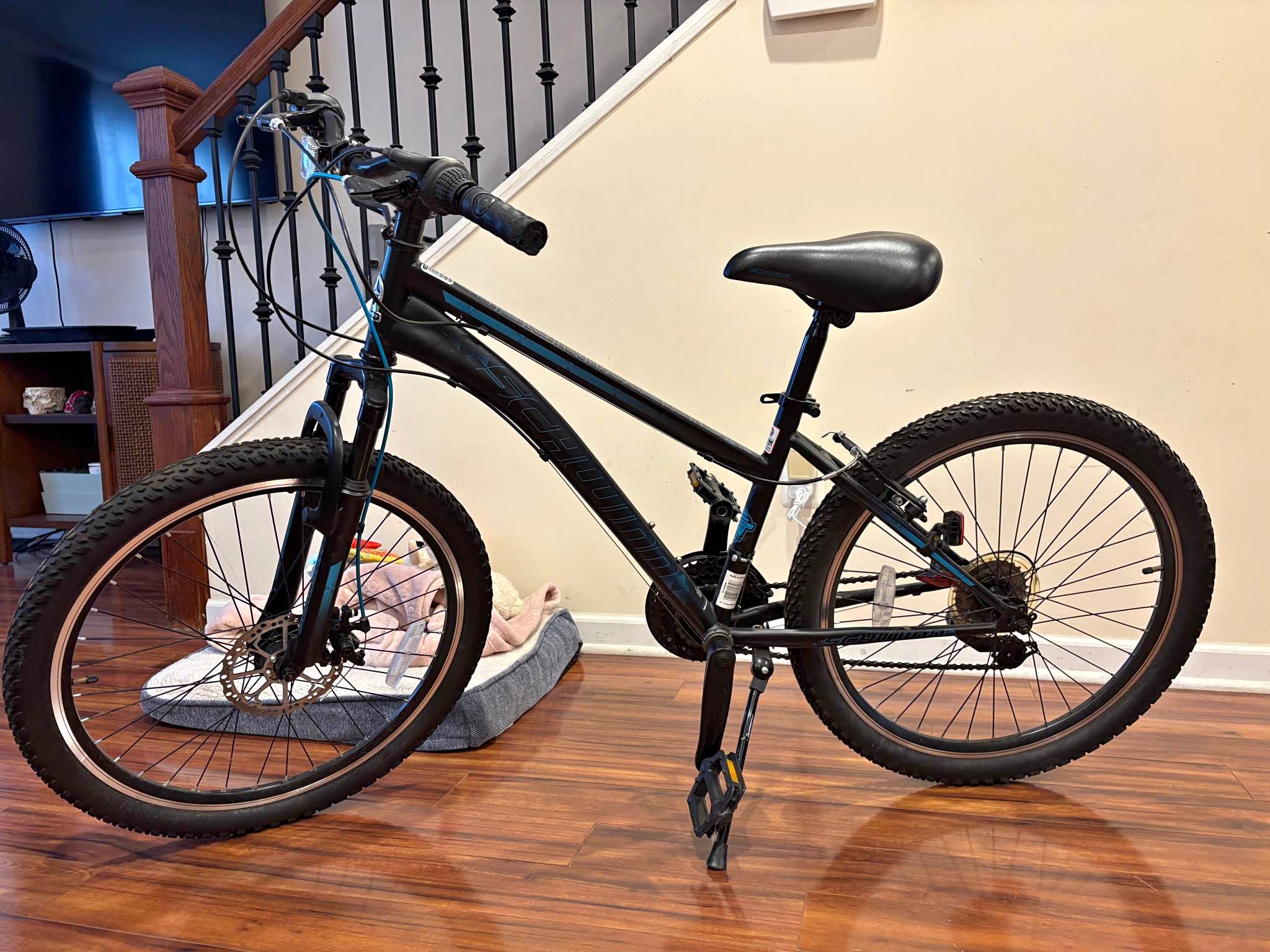 schwinn men's siro 700c hybrid bicycle black 18 inch frame Wayfarer Bike, Mens and Womens Bike, 7-Speed Hybrid Bicycle, Retro Steel Frame, Front and Rear Linear Pull Brakes, Fenders, Cargo Space, Adult : Sports & Outdoors Backpacking Packs & Lightweight Choose Option:Messenger Bag Diablo LG Perfect for men and Mochila de viaje para computadora portátil