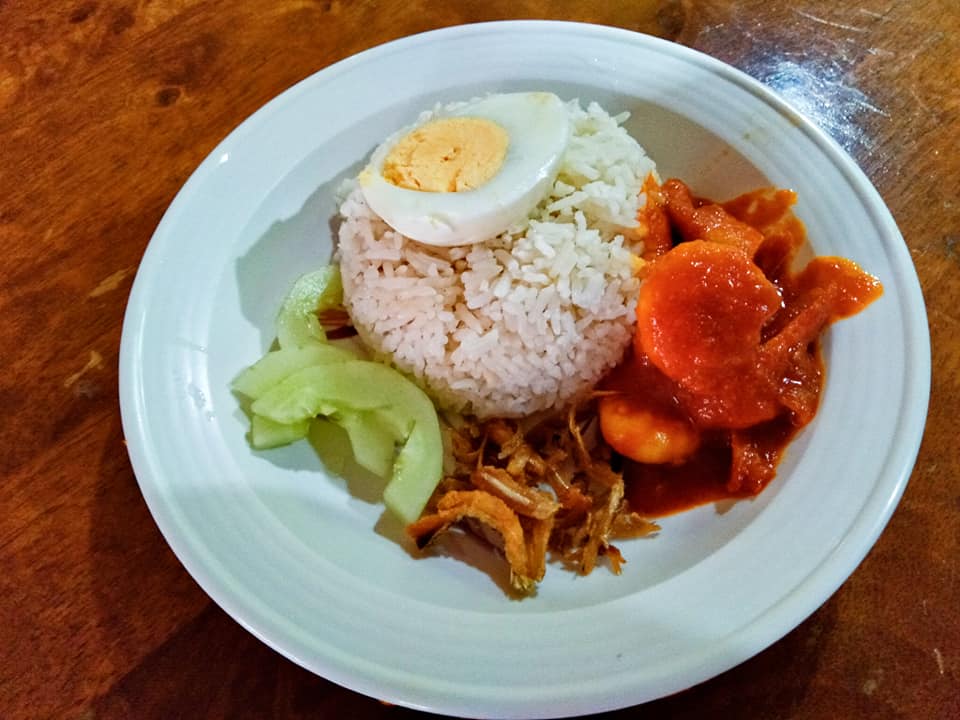 Nasi Lemak Udang With Condiments In Sai Melting Moments Facebook