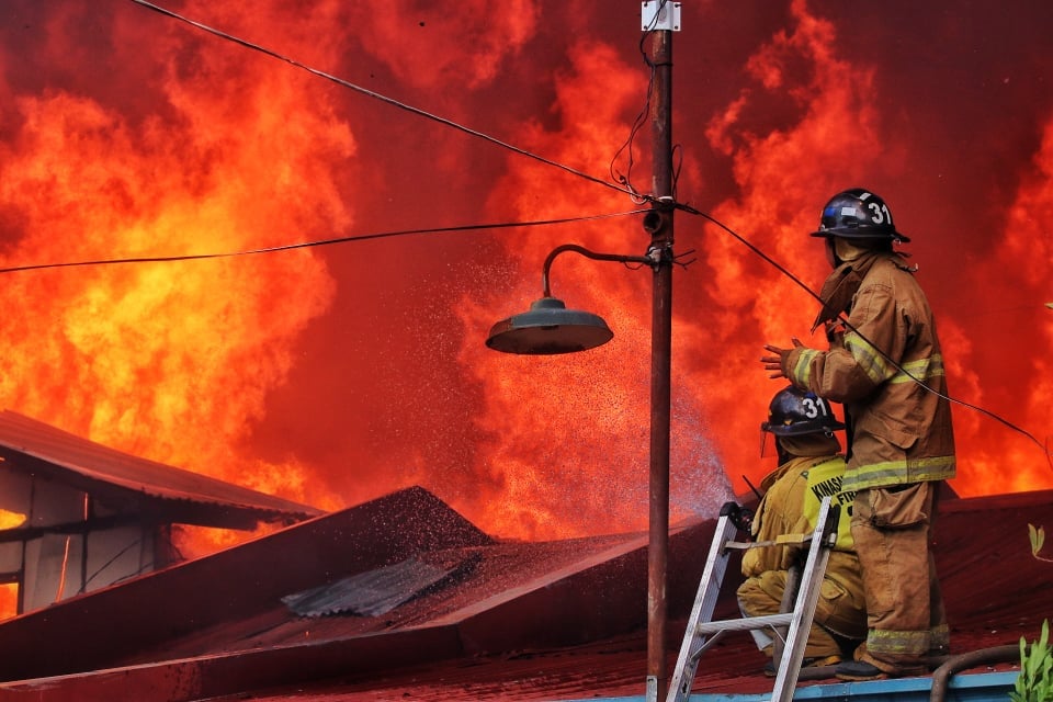 The Freeman - LOOK: The massive fire that razed houses in... | Facebook