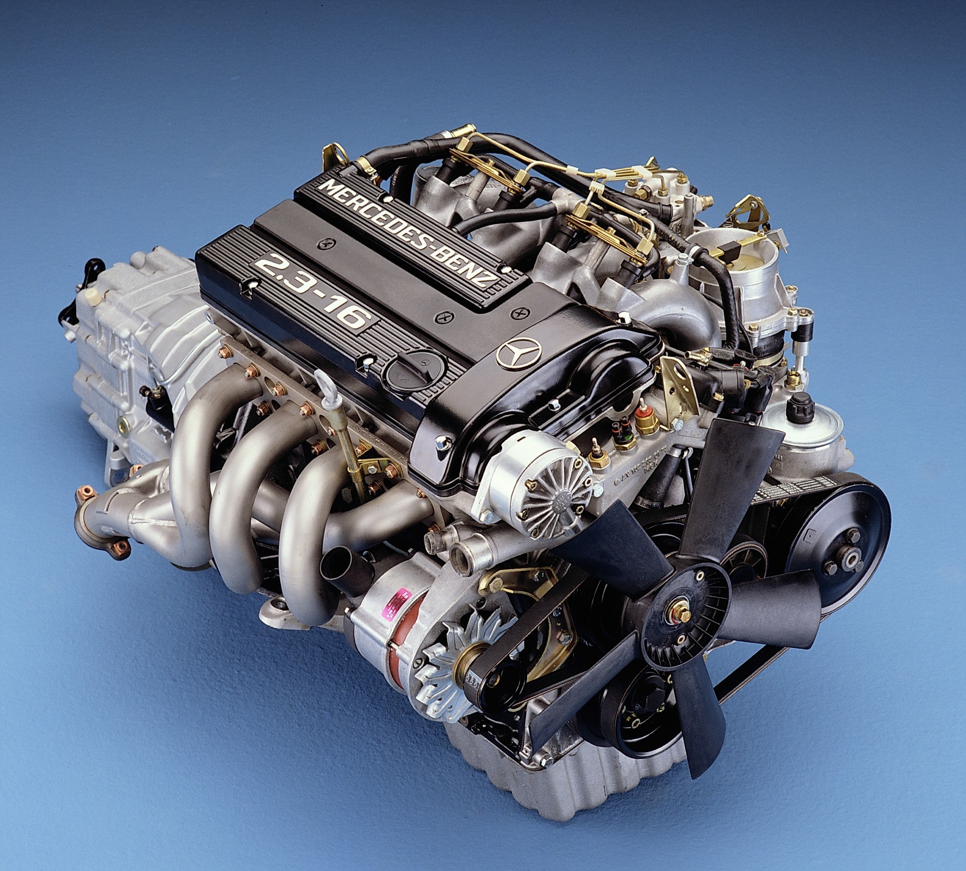 Mercedes-Benz Deutschland - Wusstet ihr das? Mit dem Motor M 102 E 23/2 ...