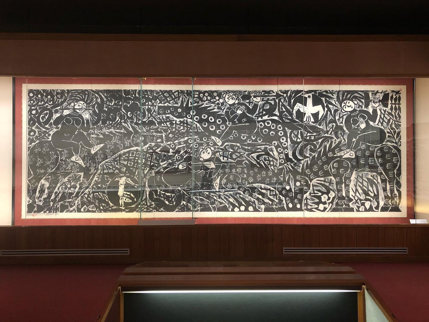 花矢の柵」1961年 青森県庁舎竣工の記念に制作された作品。郷土青森の
