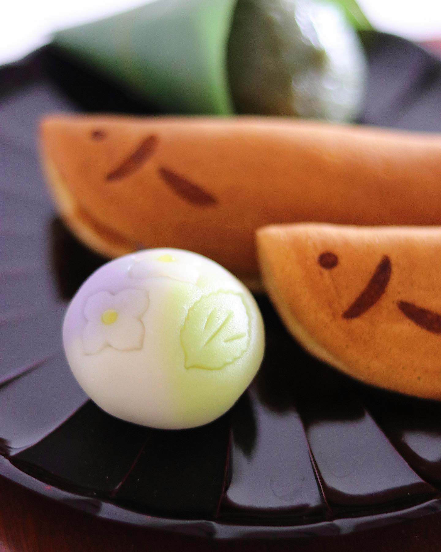 金精軒製菓株式会社 上生菓子 四葩 よひら 紫陽花の別名よひら 花言葉はうつろい 雨にうたれしっとり Facebook
