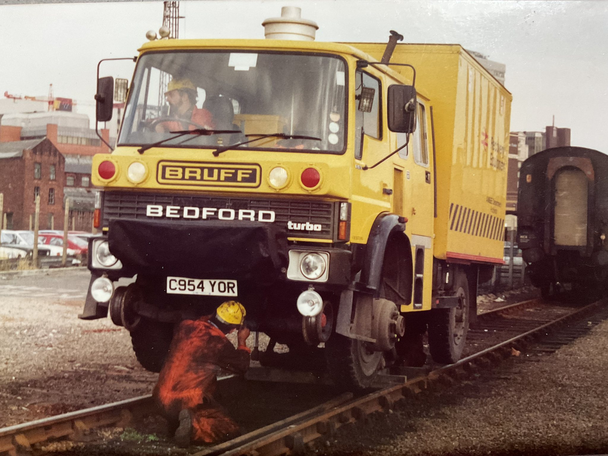 Rail Thing - 80s UK Railscene | The BRUFF Road/Rail Recovery Vehicle ...
