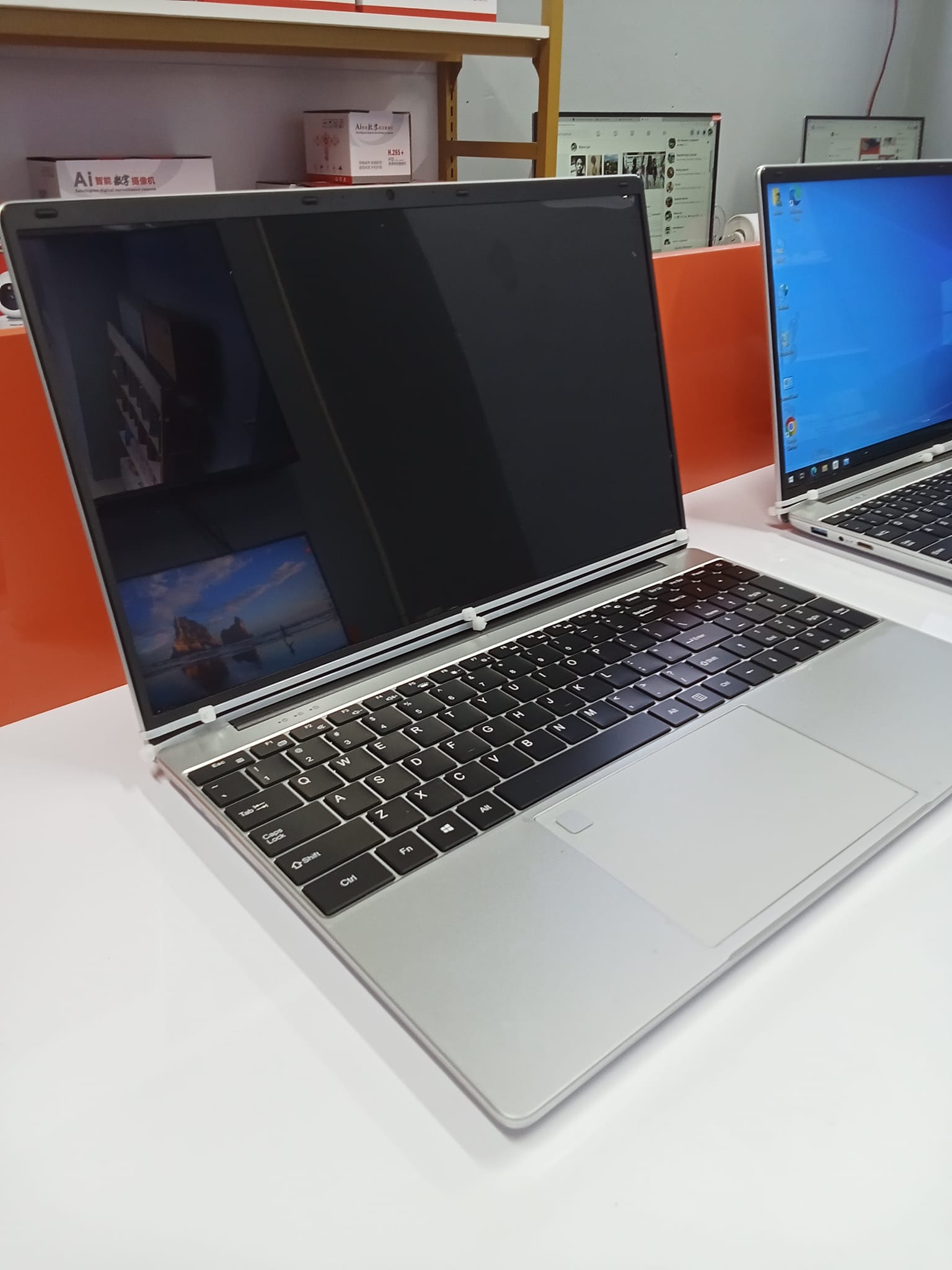 IPASON | MAXBOOK P1 • Intel Celeron J4105 • 8GB DDR4 Memory