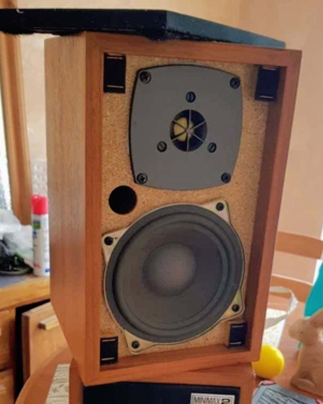 who here has worked with the Linaeum dipole tweeter? I have here a