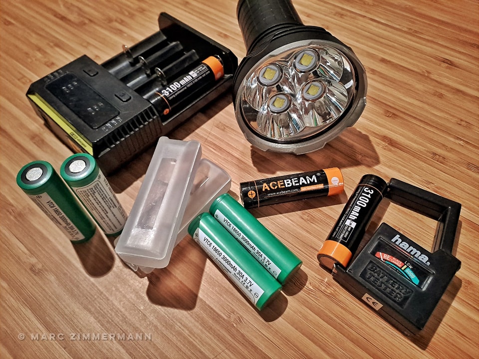 best 3000mah rechargeable battery for strong thrower flashlight LG HG6 INR 20650 3.6V Unprotected High-Drain 30A Lithium Manganese Nickel (LiNiMnCoO2) Flat Top ion Rechargeable Battery 18650 3000mAh Rechargeable Li-ion Battery