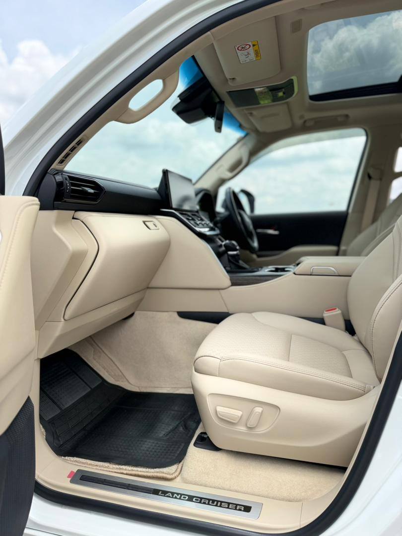 UNREGISTERED🚘 TOYOTA LAND CRUISER ZX MODEL 2022 MILEAGE 10,000kms