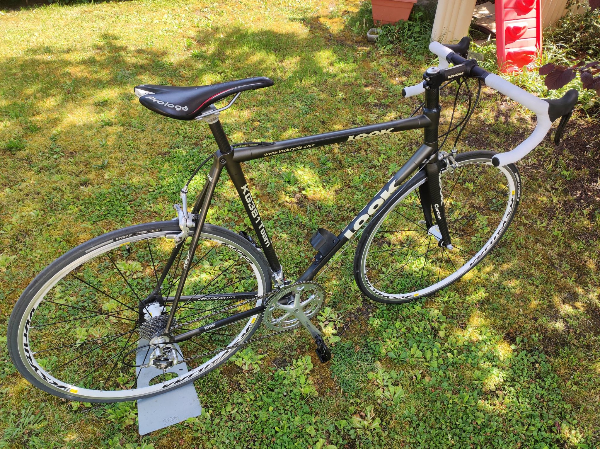 Riding a classic Look KG 381 team bike