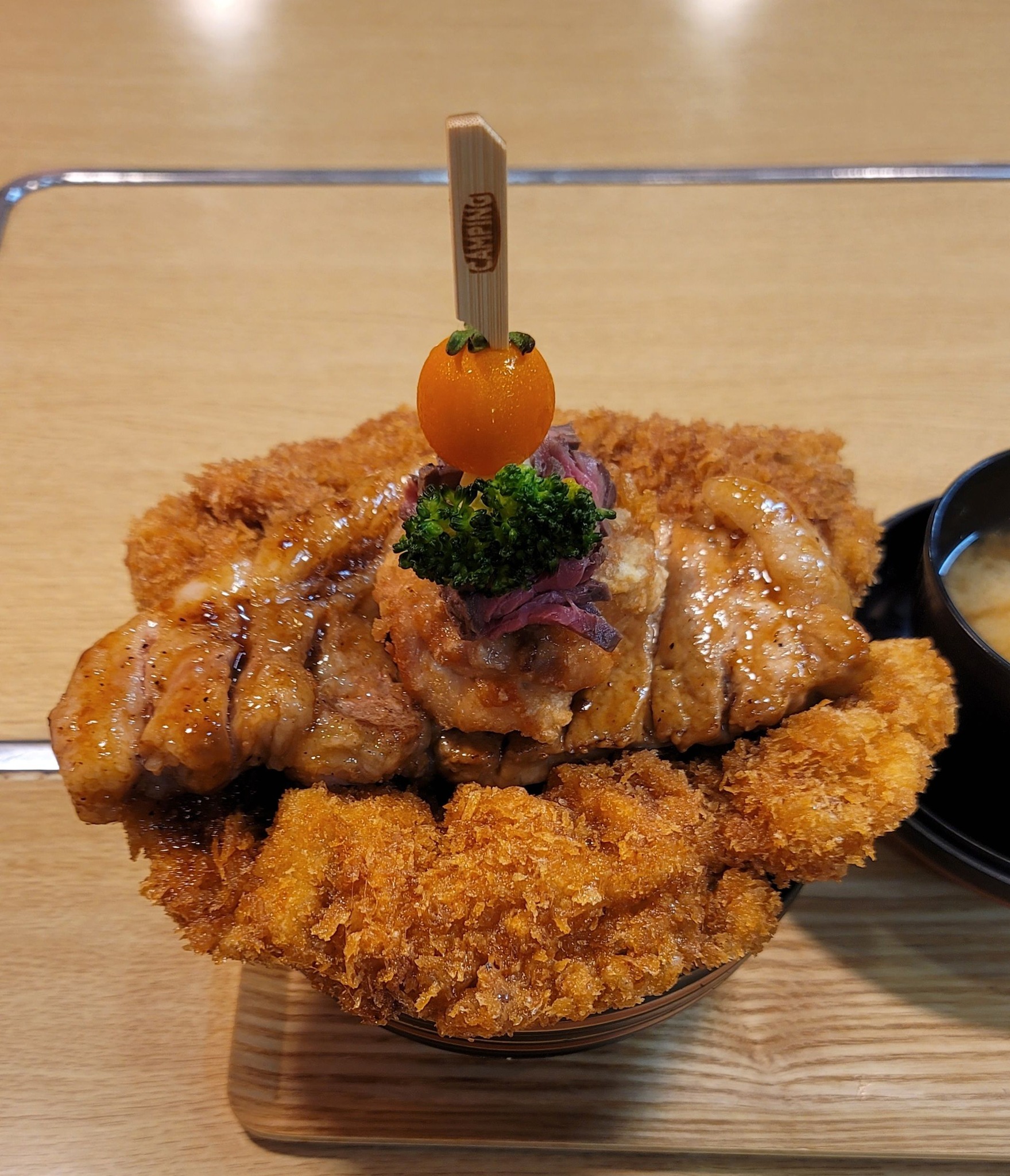 フードDのチキンカツ弁当。これお米よりチキンの方がでかくて