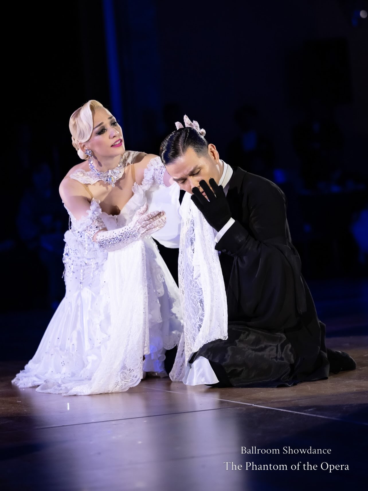 White ballroom dress by gentil. @gentil_dress #ジャンティ東京