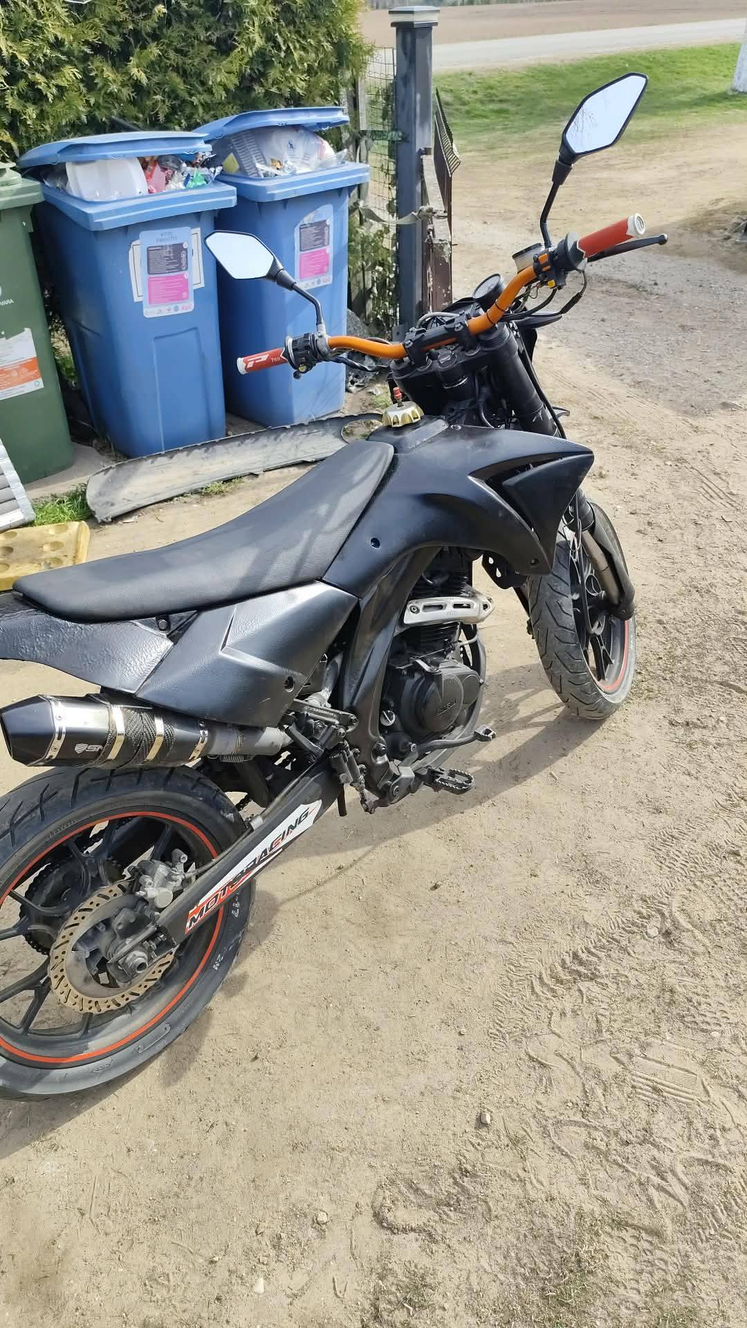 Gal ką sudomins. Am kategorija. 150cc 1k km nuvažiuota su šiuo