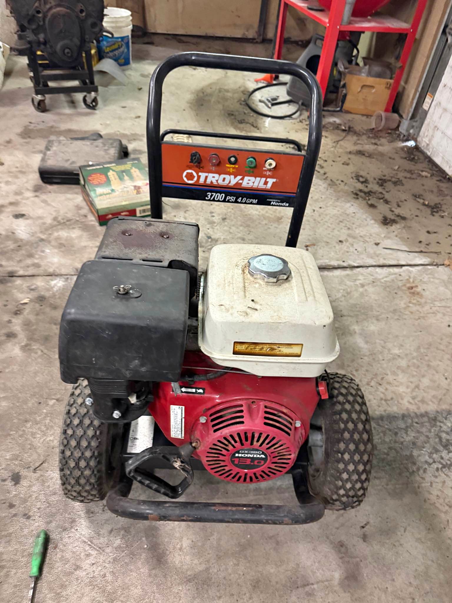 Troy Bilt 3700 PSI 4.0 GPM Powered by Honda Pressure Washer - Pressure ...