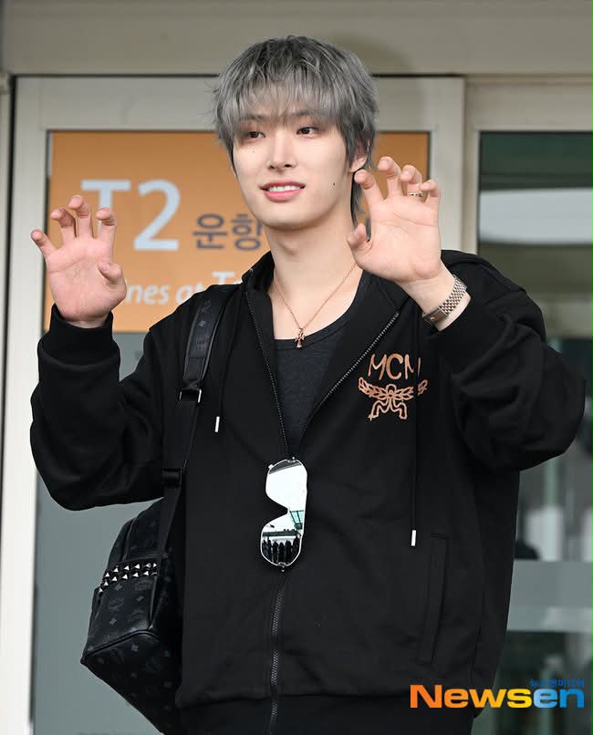 📷] MINGI heading to Singapore for the launching of 'MCM x ATEEZ