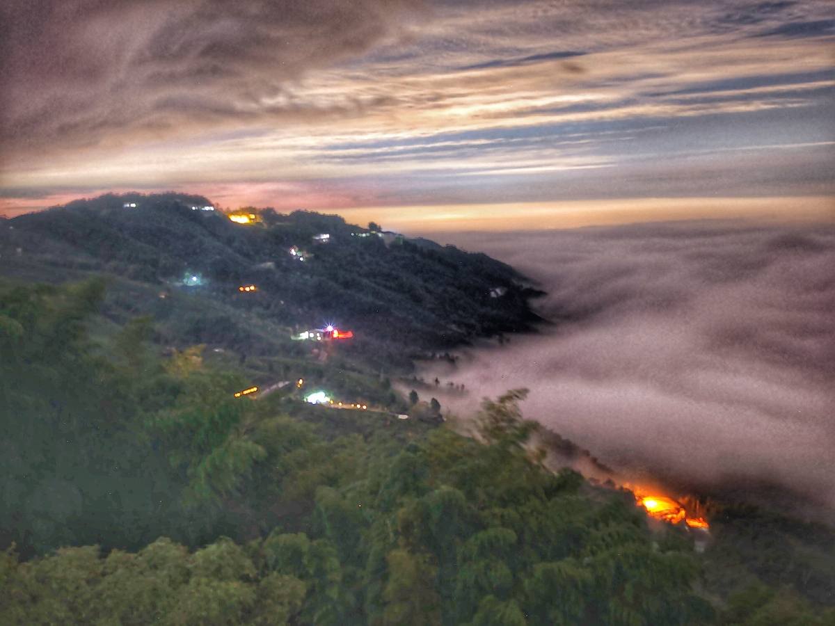 大崙山SNG出景情報 | 2025/10/31大崙山夜琉璃光 | Facebook