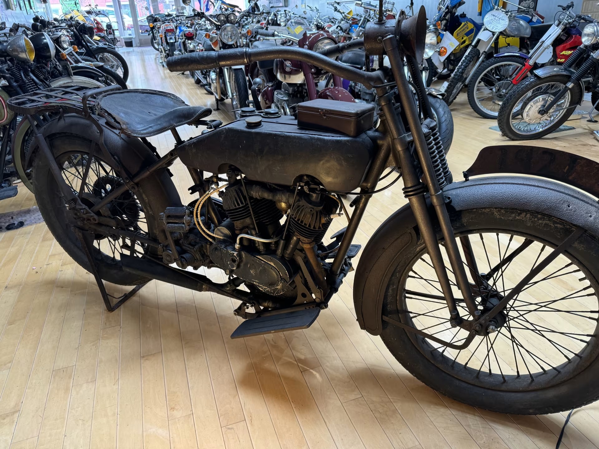 1931 Harley-Davidson Model D 💙❤️🖤 The 1931 Harley-Davidson