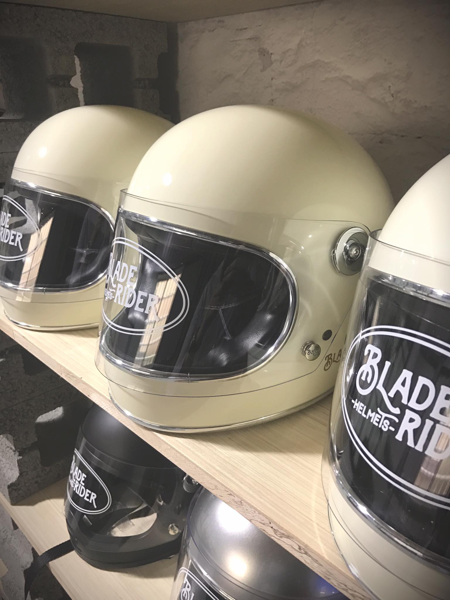 Blade Rider Helmet 每日一po就是要讓大家瘋狂陷入兩難... - Blade Rider Helmet