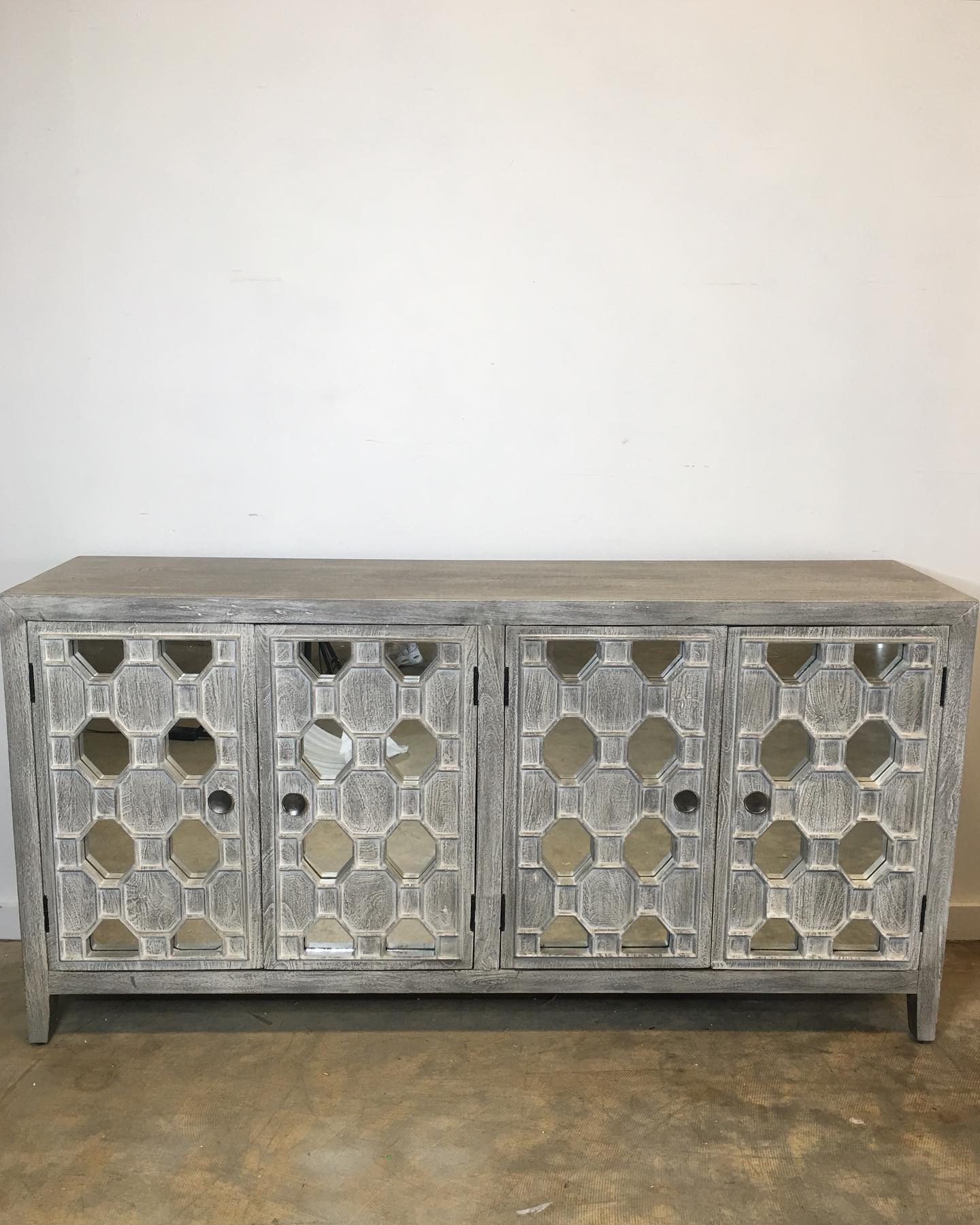 *NEW* Whitewashed... - Invio Fine Furniture Consignment