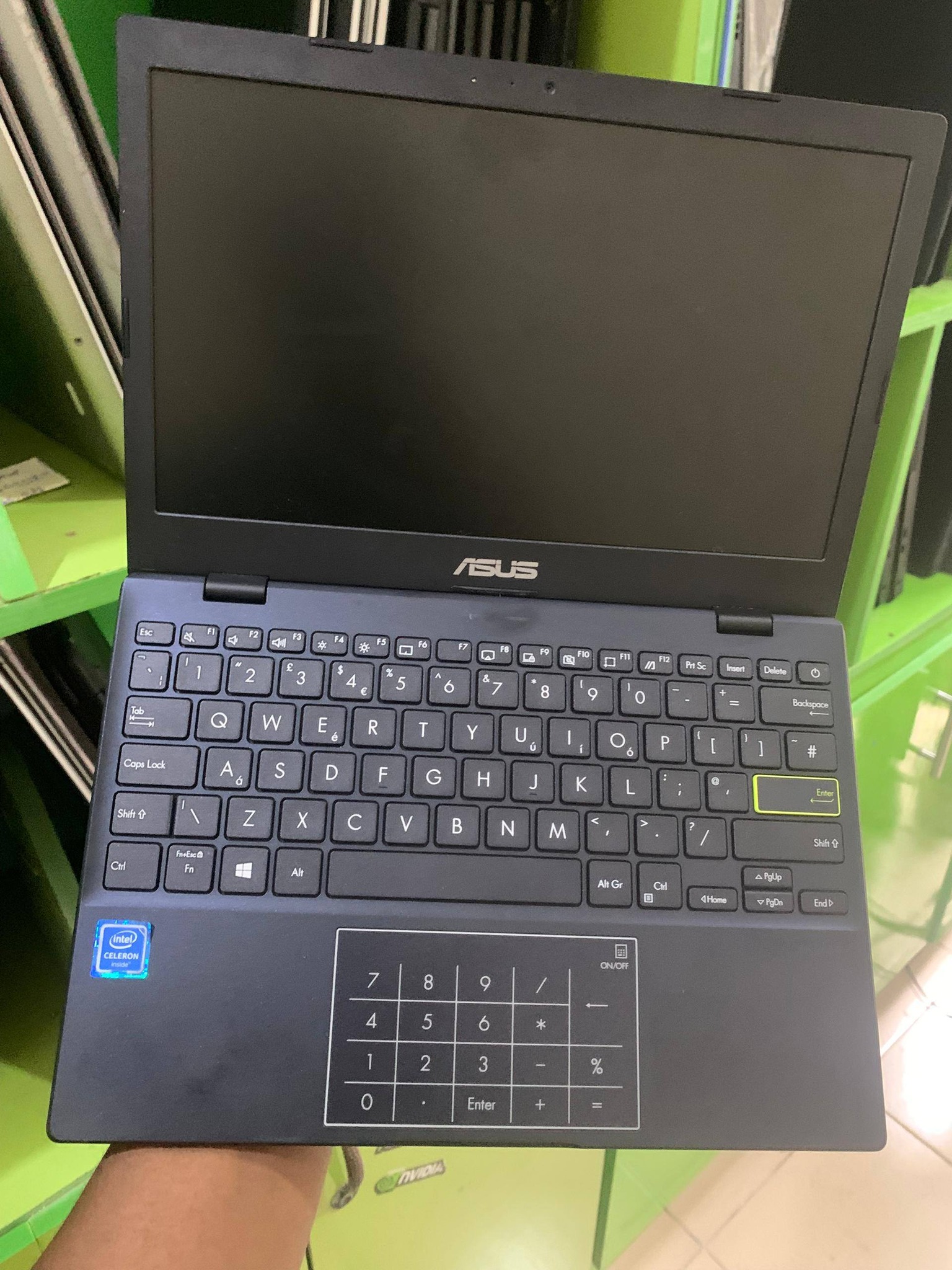 FINALLY! I HAVE A LAPTOP FOR 100k I call this kind of laptop a 