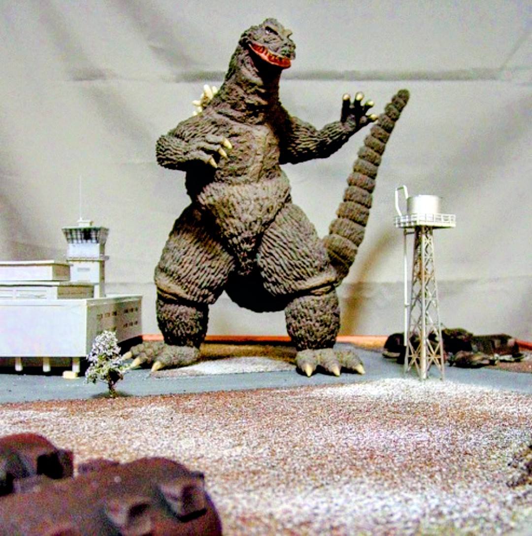 イノウエアーツ1985年発表「キンゴジNATO基地を襲う」 こちらの