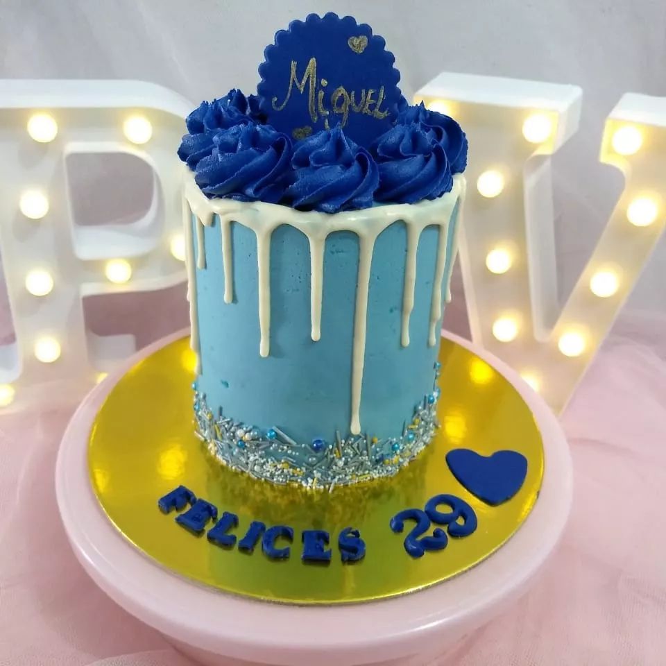 Postres VAVI - Mini Cake En Tonos Azules 💙🤗 Para pedidos...