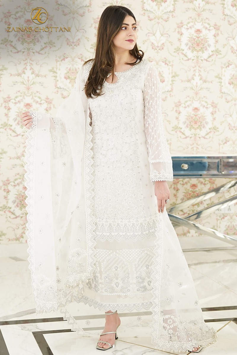 Zainab Chottani - Noor in our design Mirey-02 from the ZC...