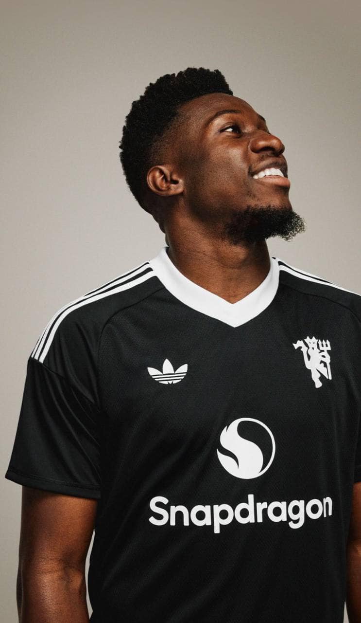 An iconic look 👌 Our third goalkeeper jersey is now available on