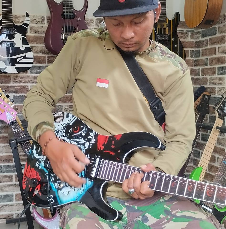 Performance test of the sustainer pickup model p-90 before shipping to ...