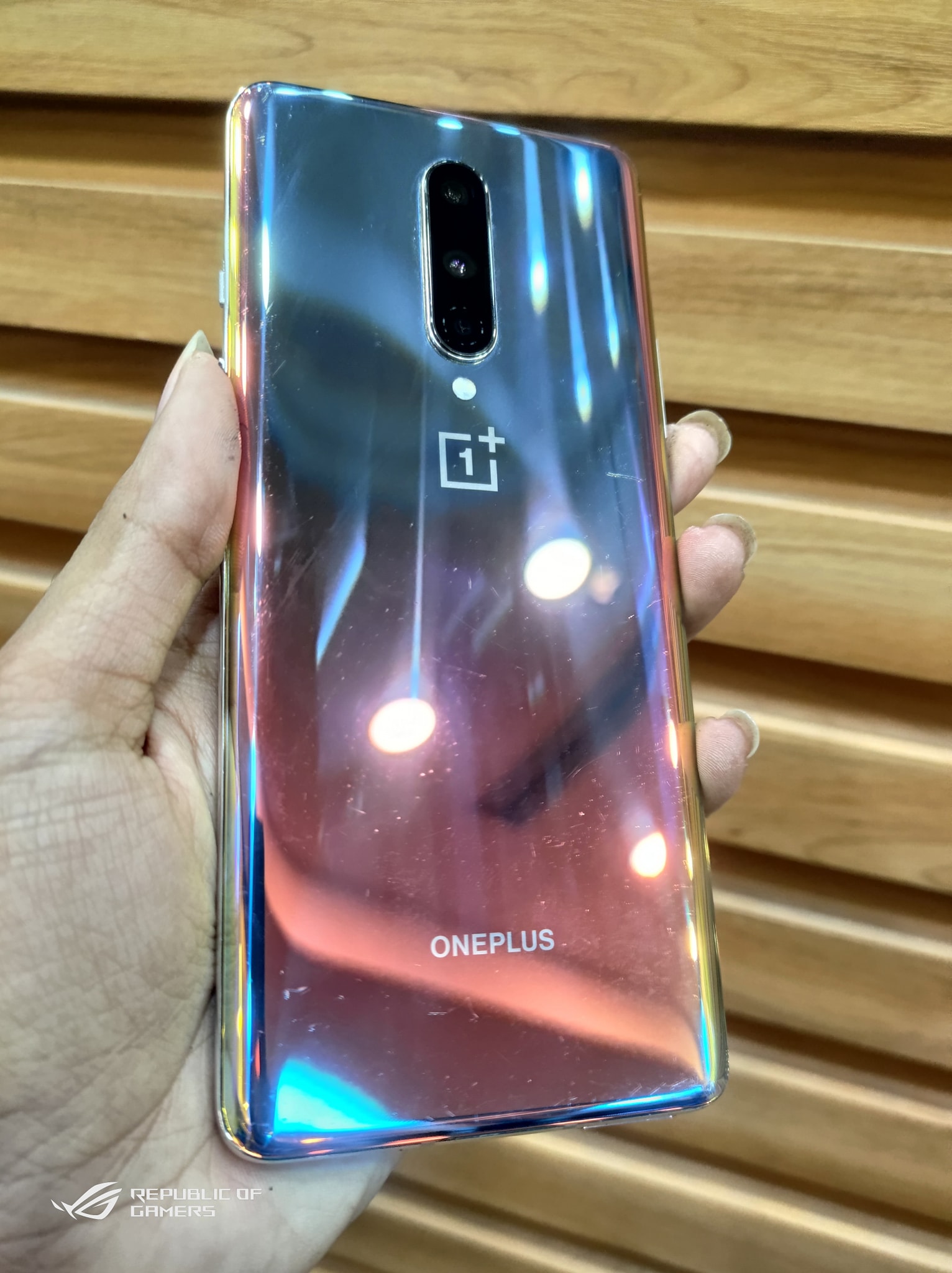Interstellar Glow on the OnePlus 8 Series is captivatingly