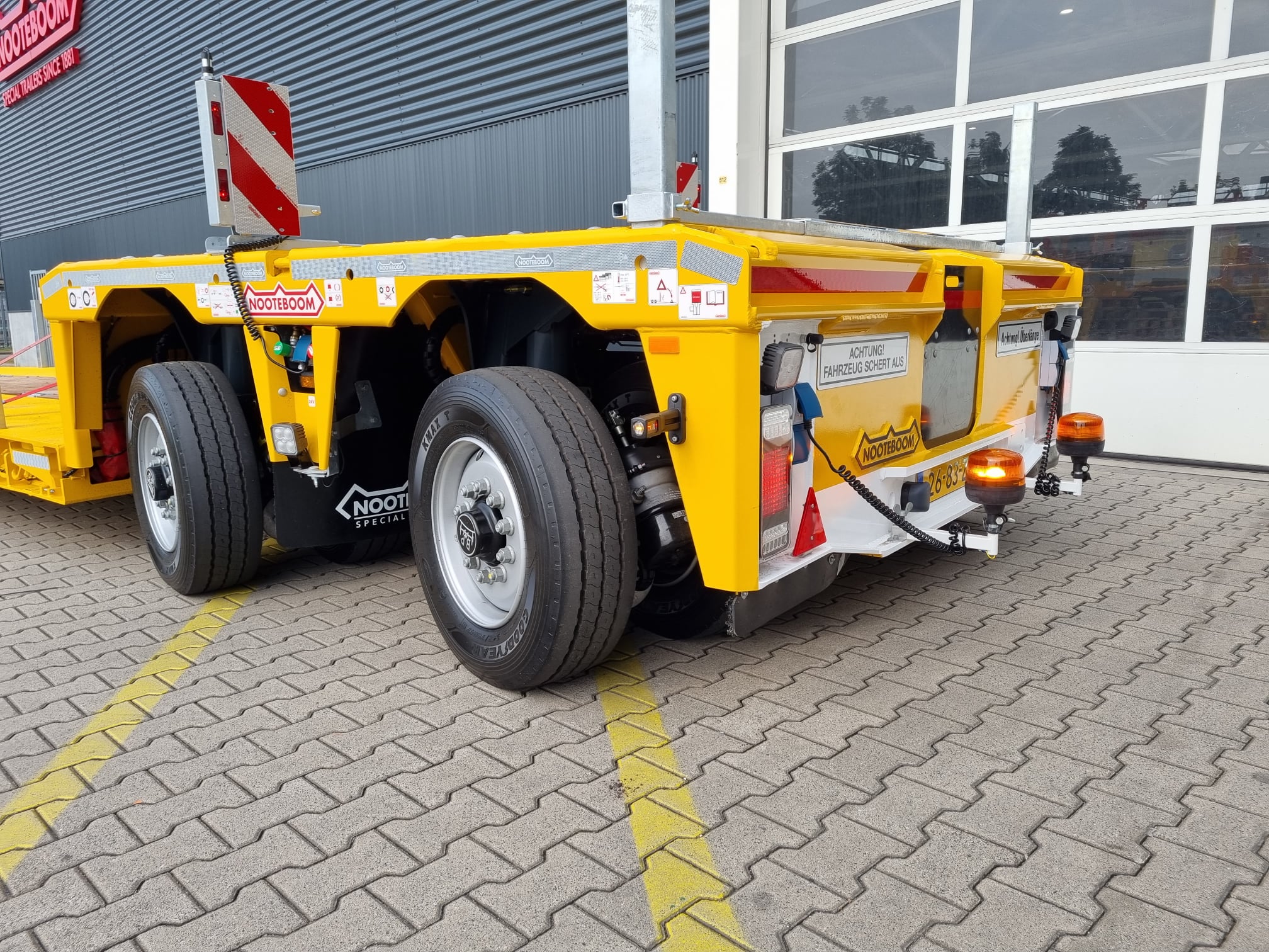 New delivery of this magnificent 2-axle EURO-PX low loader to our