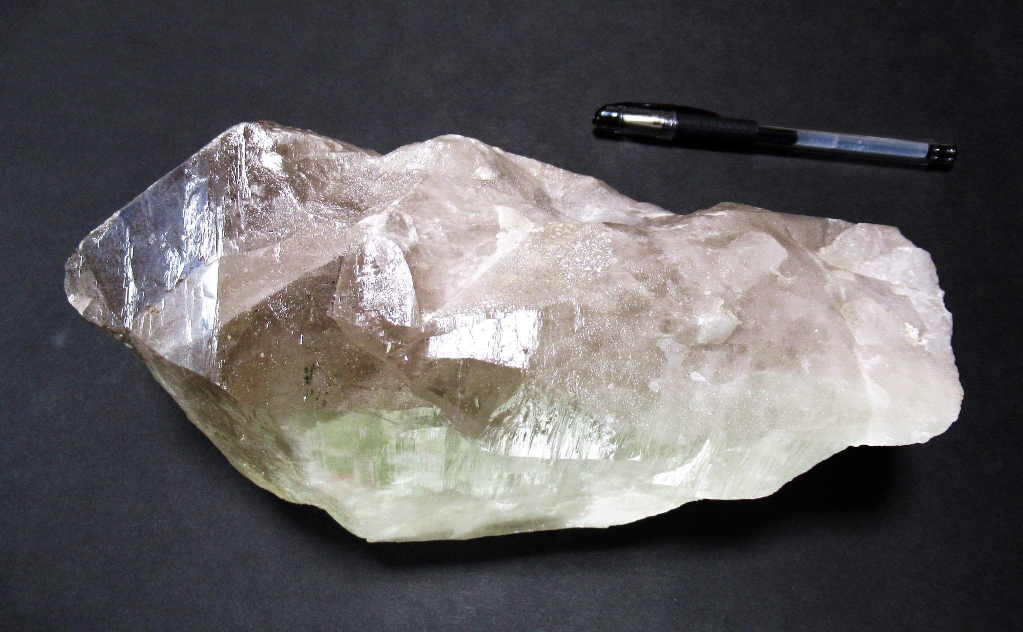 家の近くの真砂土の採取現場で、作業中の人に「水晶、出ないですか 
