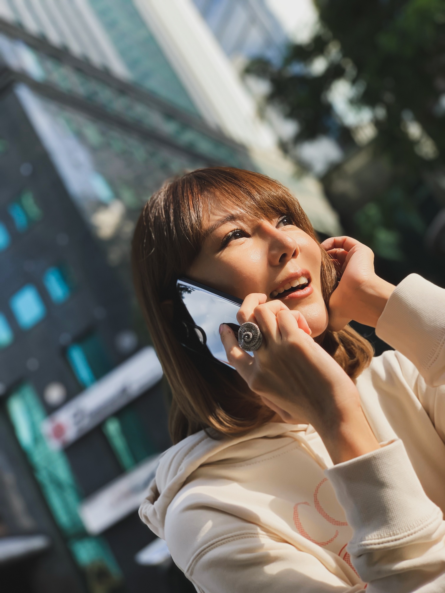 喂，你知道有什么事能让女人心花怒放吗？ 就是收到礼物的时候 😜😘😘... - 童冰玉 Tong Bing Yu | Facebook