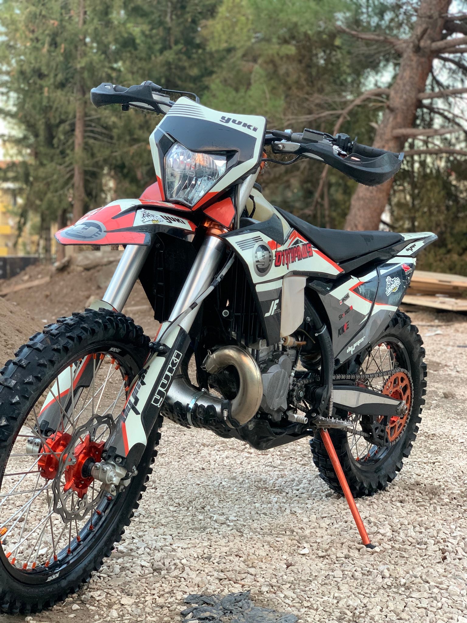 Z300 2024 model masrafsız.Tüm bakımları titizlikle yapıldı. Üst