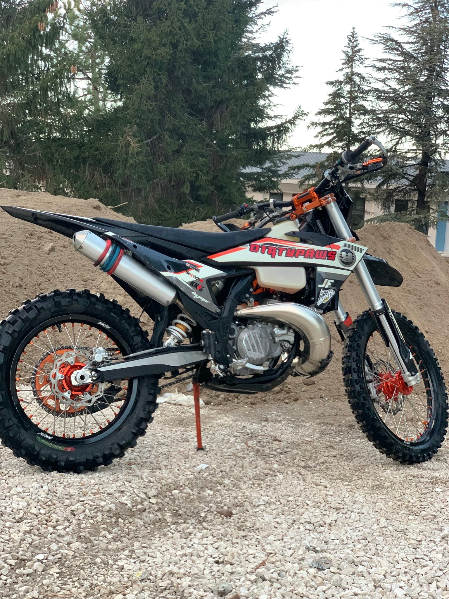 Z300 2024 model masrafsız.Tüm bakımları titizlikle yapıldı. Üst
