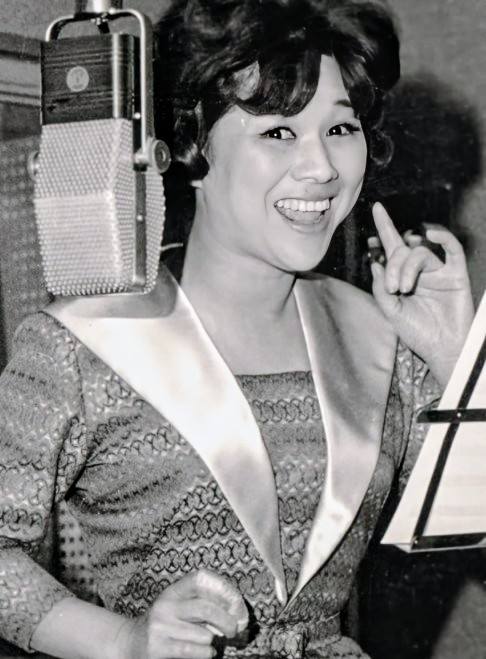 楠トシエさんは1928年1月11日生まれで 東京出身の歌手、女優、声優です 