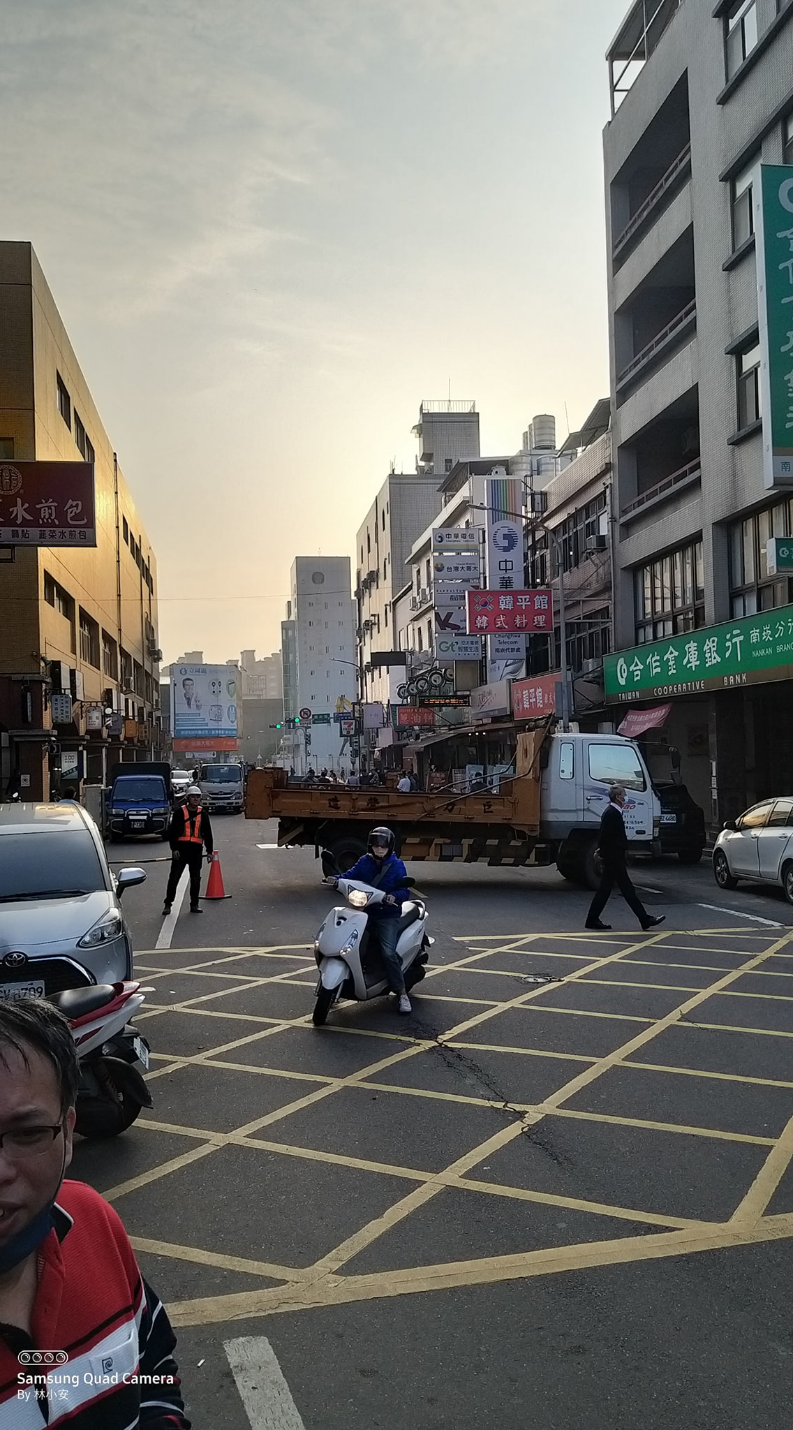 南崁萬家香36種滷味燙青菜 南上路封閉施工中 請來店顧客不要開車 改騎車或走路 Facebook