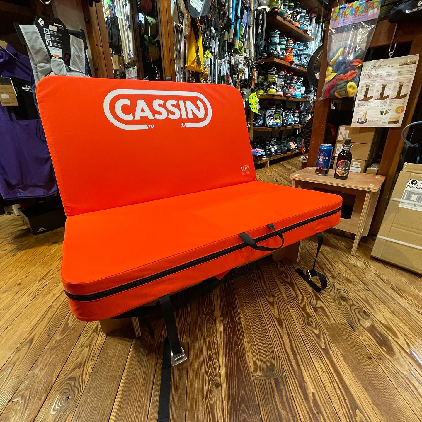 メトリウスの《クラッシュパッドカウチ》入荷！ お持ちのクラッシュ 