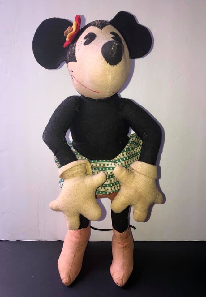 My 1930s styled Minnie Mouse plush I got the other day.