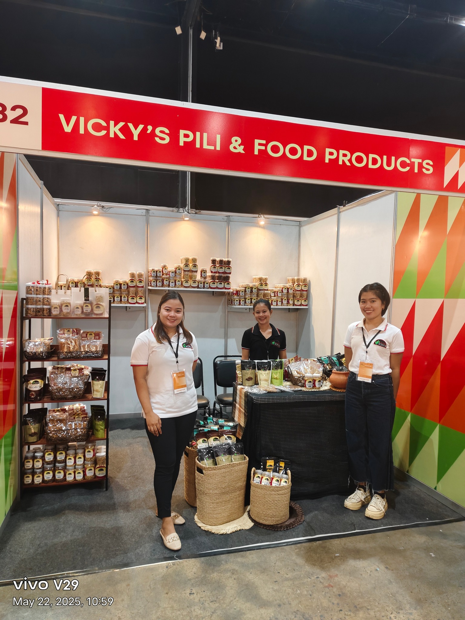 Vicky's Pili - Vicky's Pili added a new photo.