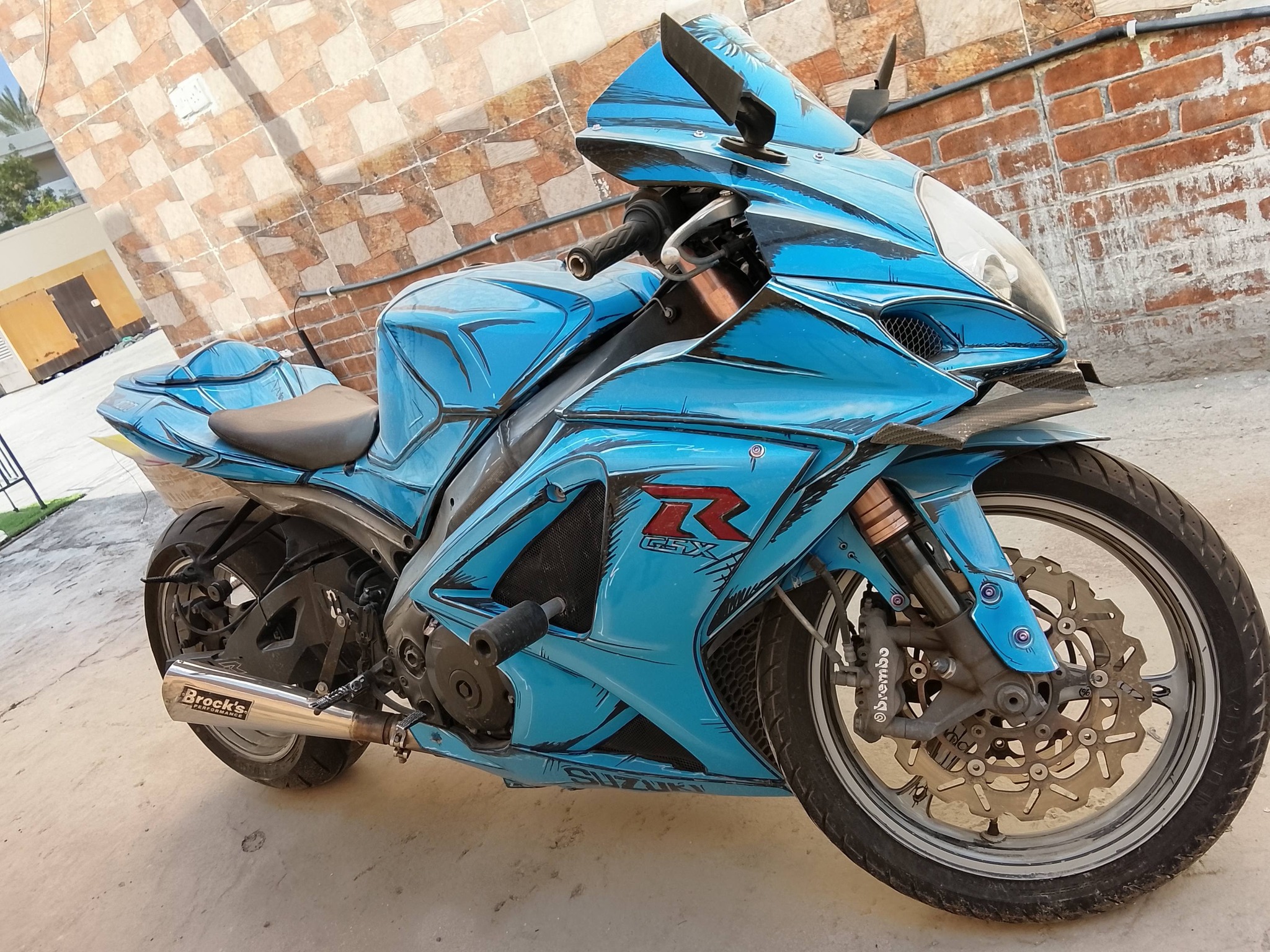 Suzuki GSX-R SRAD for sale in UAE with low mileage and Akrapovic