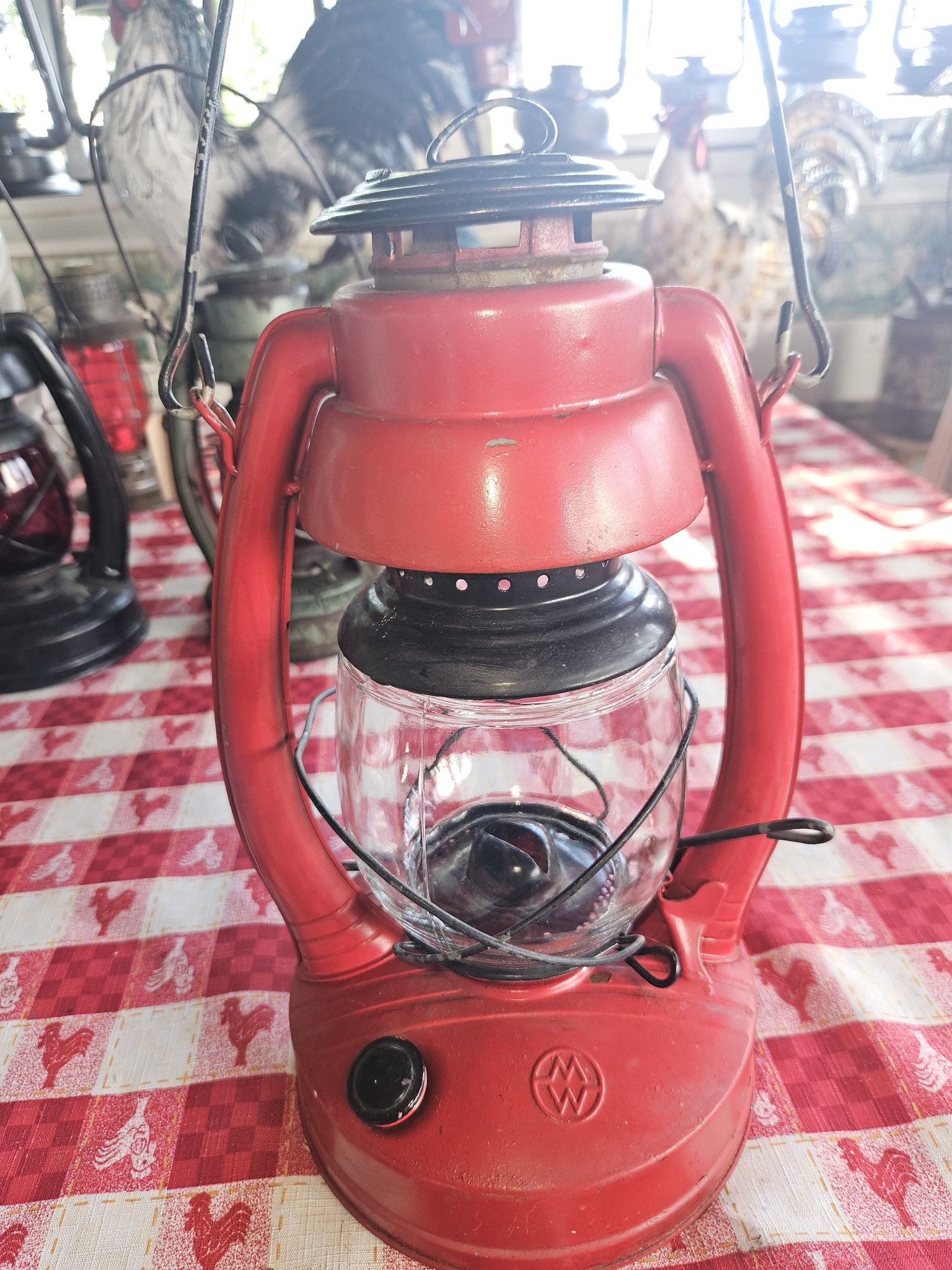What kind of globe came with the Embury No 2 Air Pilot lantern