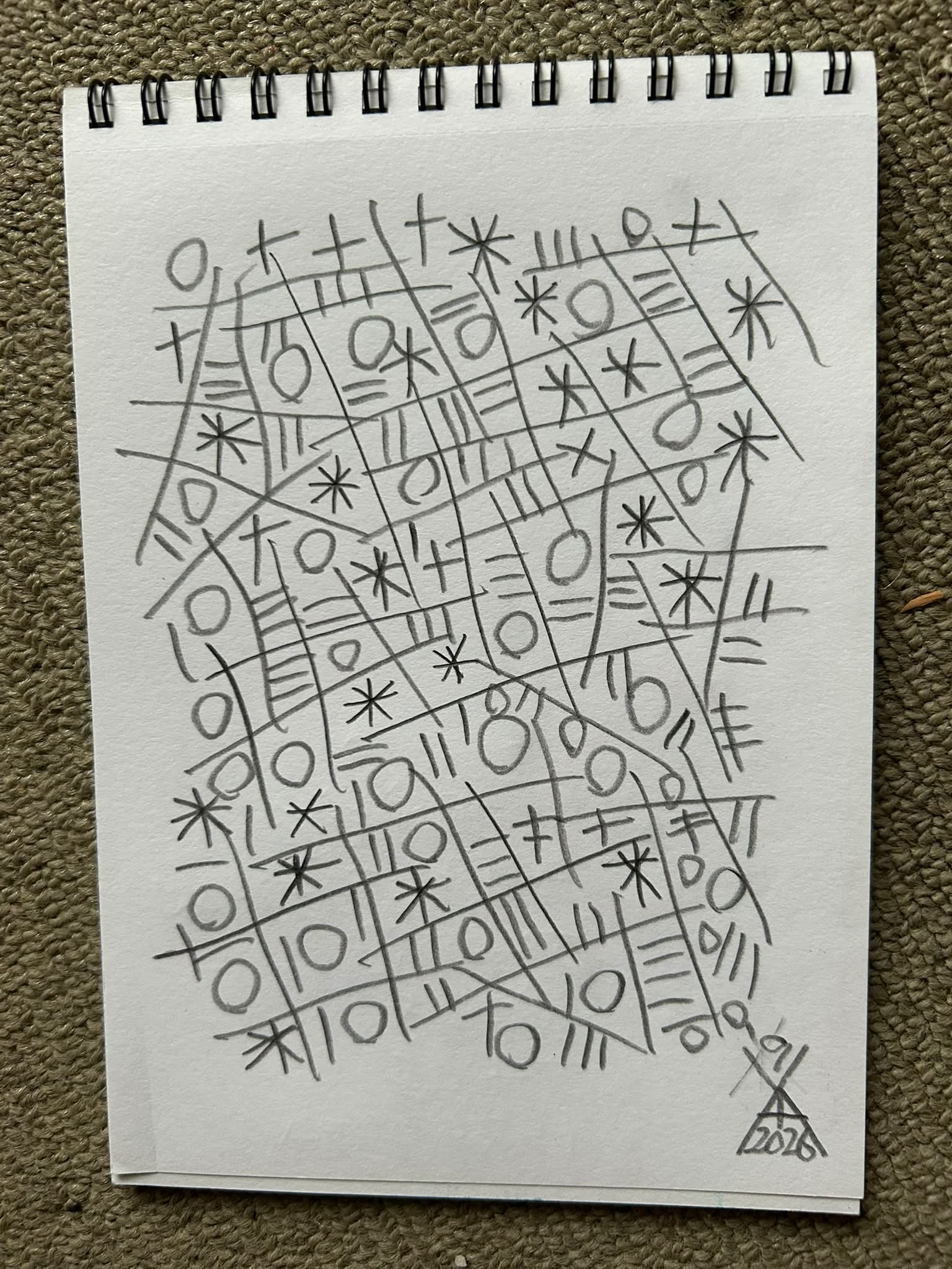 抽象画を描きました！鉛筆を使用。