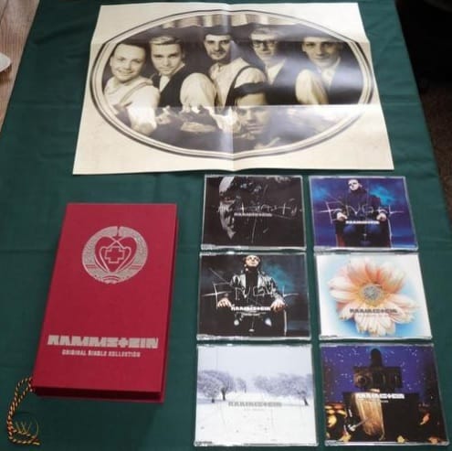 Un día como hoy pero de 1998 se publicaba la primera compilación