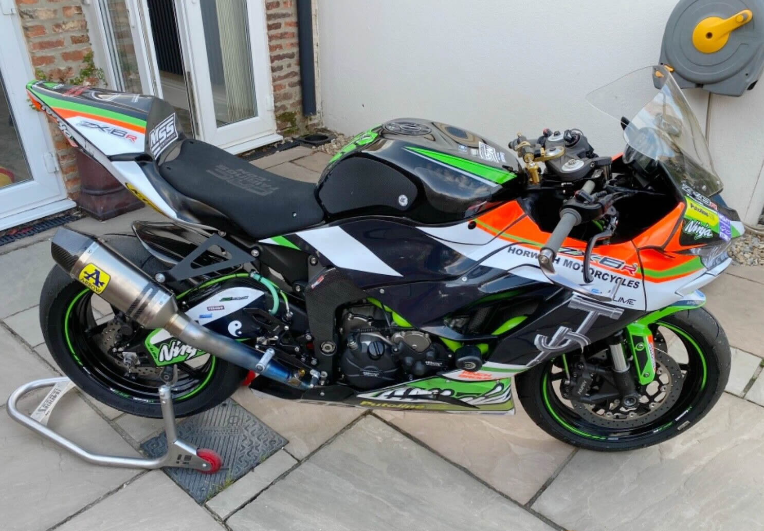 Kawasaki ZX-6R 636 race bike. K-Tech, Ti Arrow, Power Commander