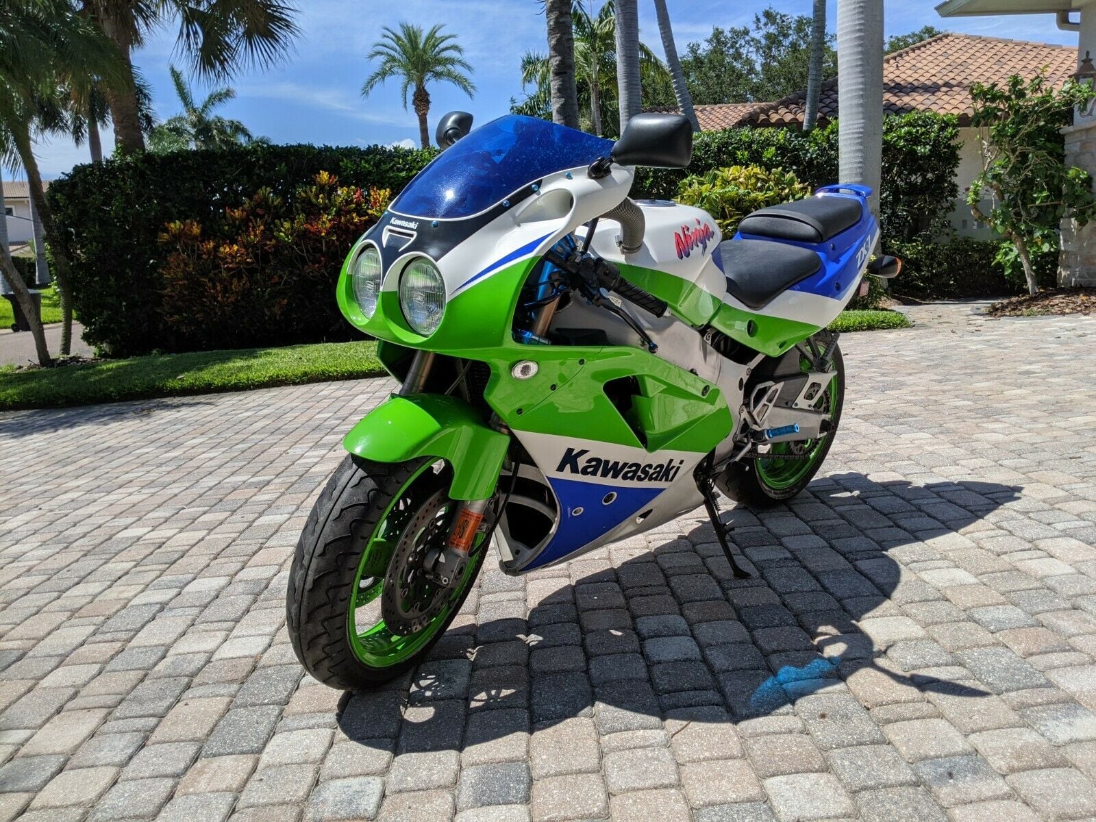 Here's my 1991 Kawasaki ZX7. ZX-7 4Н Migja 한제 Kawasaki