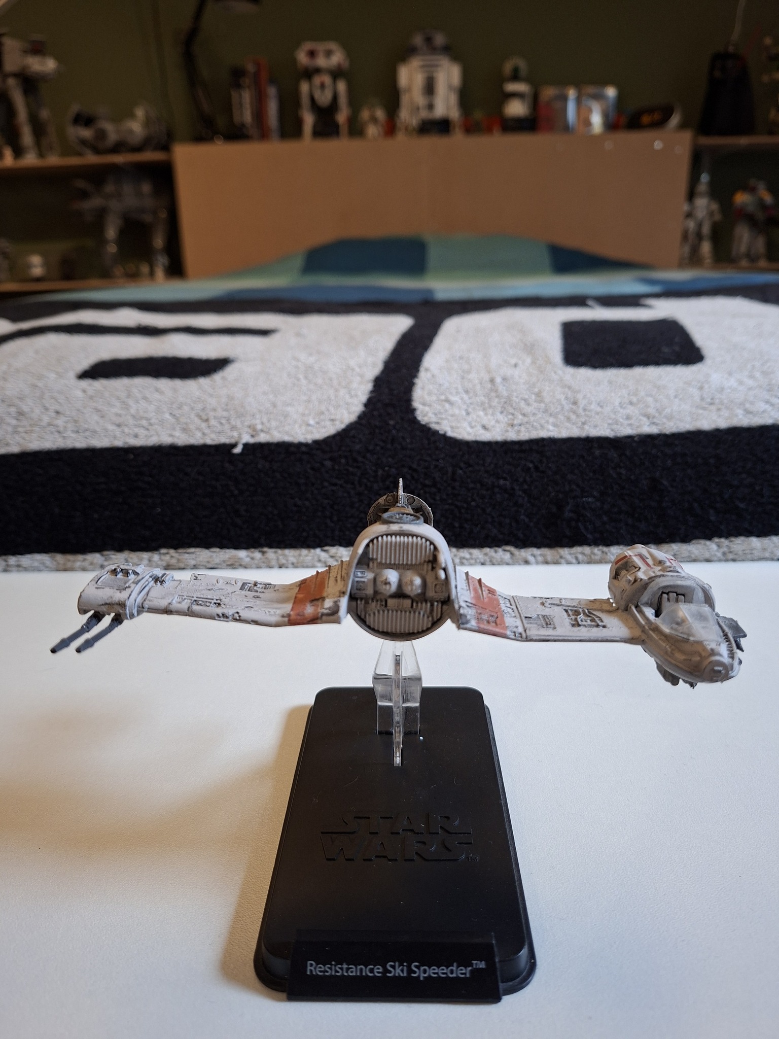 From the Altaya DeAgostini Collection: * V-4X-D Ski Speeder also