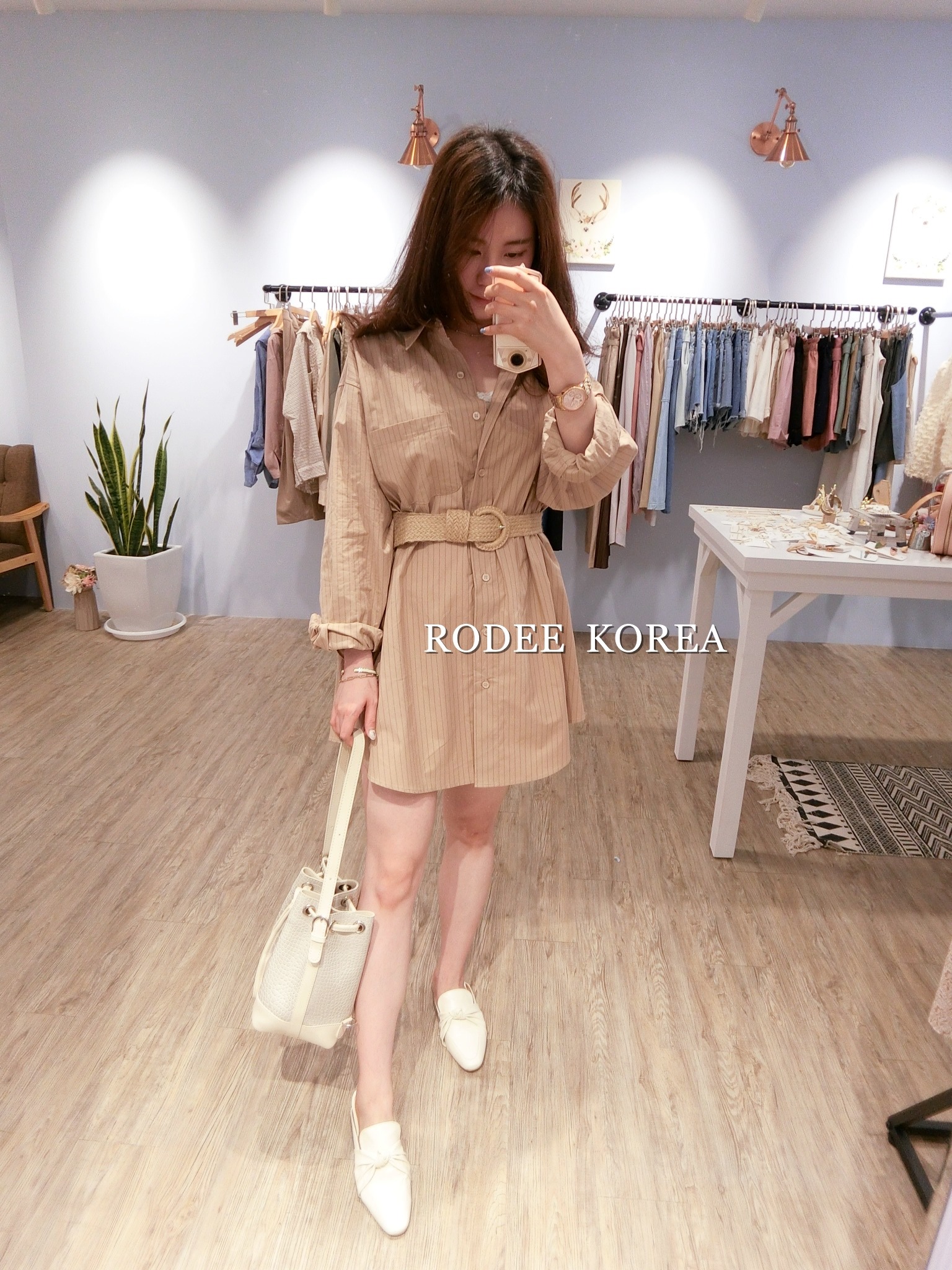Rodee Korea - 有人跟我一樣很喜歡這種極簡約質感的襯衫嗎🤗...