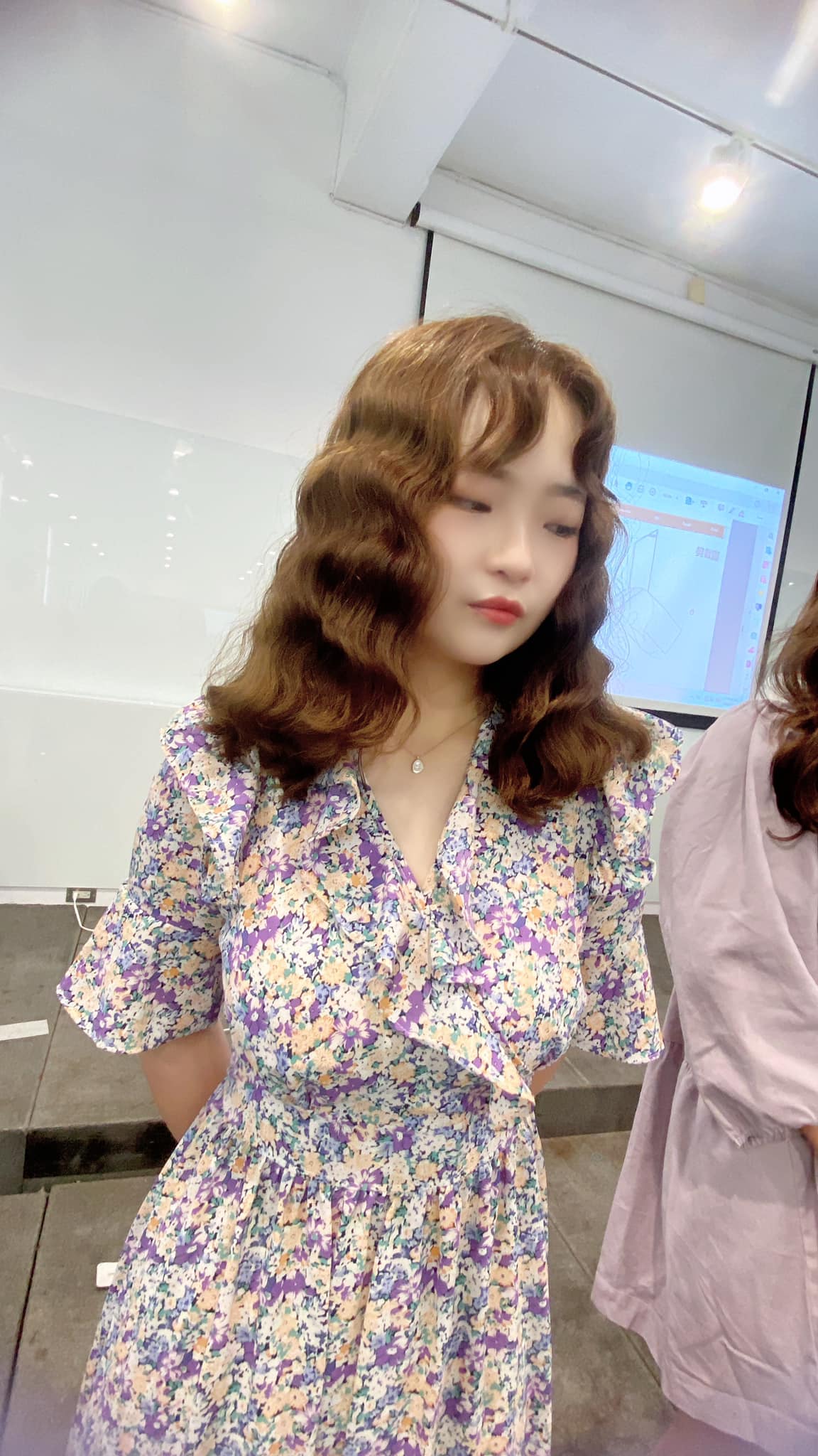 Rong Hair x Li Rong x麗蓉x Hair Stylist - 🌸#花朵燙 搭上 #八字瀏海 完美無缺💯 韓式的自然線條 讓妳 ...