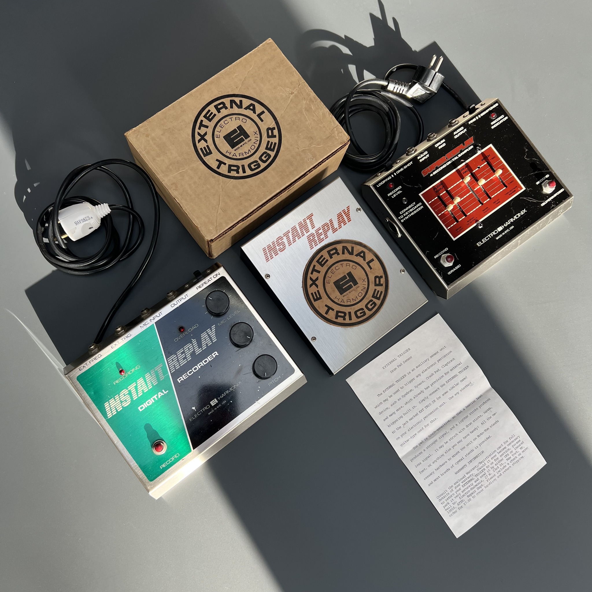 Hello, Ain't it a cool vintage bundle ? :-) I am parting with