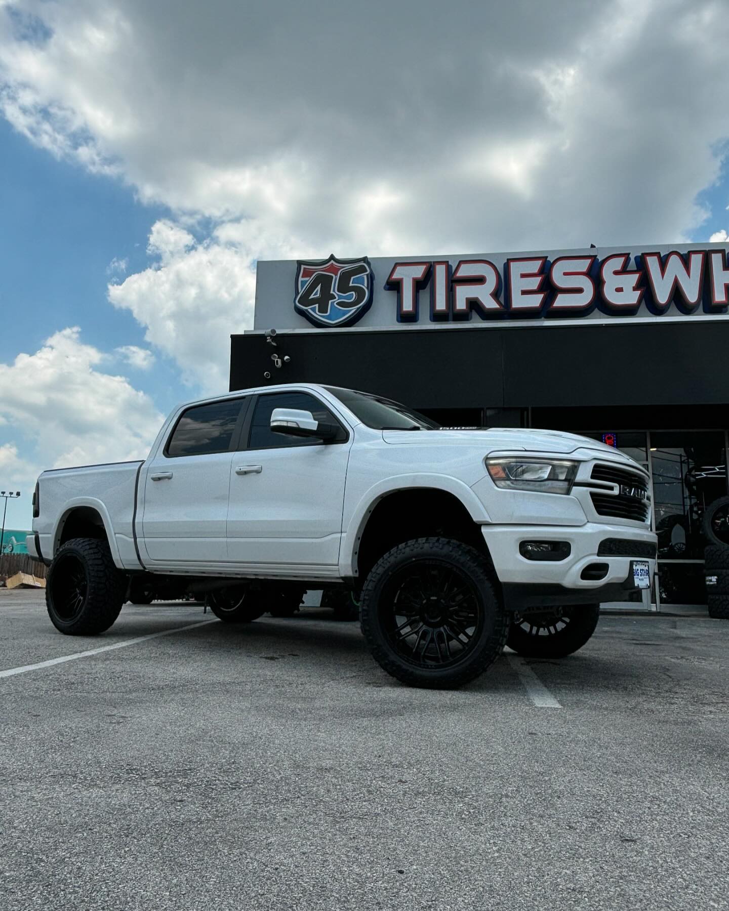 Level Up Tires & Wheels | Houston TX